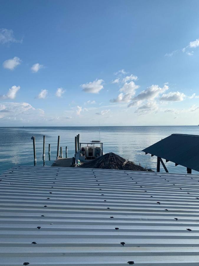 Paradise Divers Hotel Utila Exteriör bild